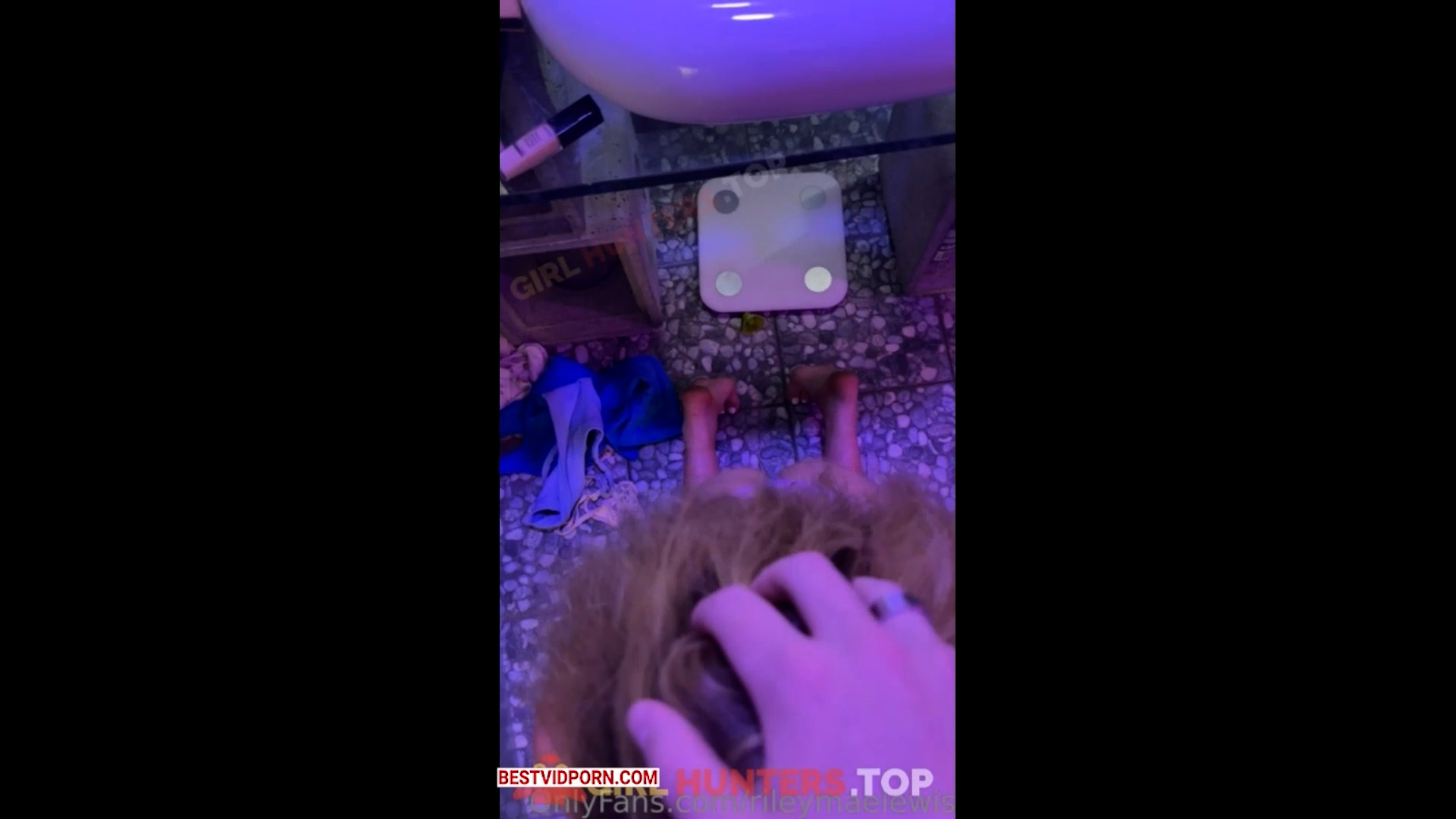 Riley Mae Lewis BJ orgasm in Bathroom – Onlyfans Sextape